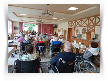 Vystoupení páté třídy v Seniorcentru Pohoda